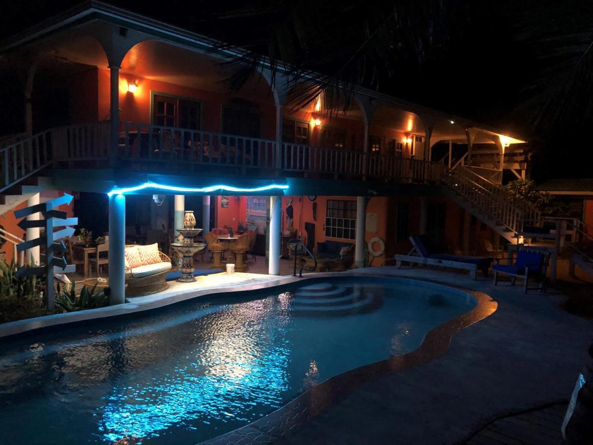 מאיה ביץ' Coral Cove Inn מראה חיצוני תמונה