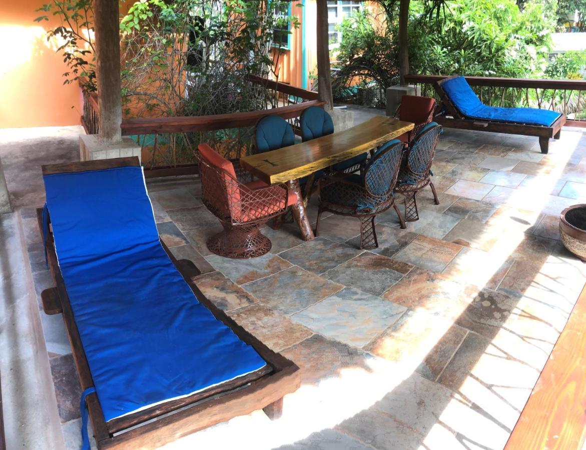 מאיה ביץ' Coral Cove Inn מראה חיצוני תמונה